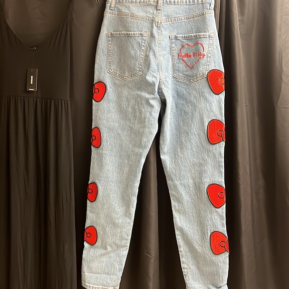 Red Bow Hello Kitty Embellished Women's Jeans
New with tags - Picture 4 of 6